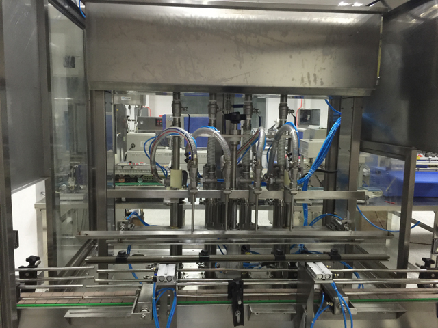 машина за полнење со четири глави.jpg