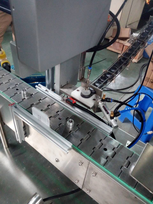 слики со капи робот кој се храни.jpg