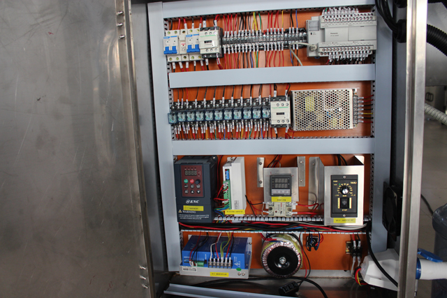 МАШИНА ЗА ПОЛНЕЊЕ 4 глави (1).JPG