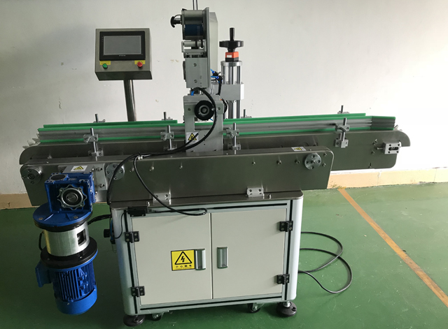 етикетирање кармин машина customized.jpg