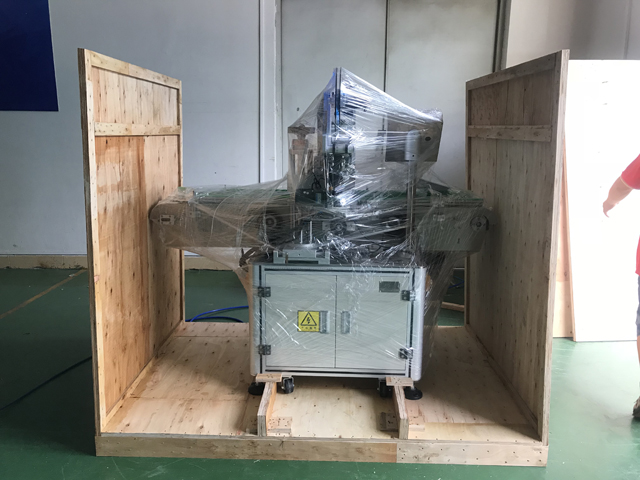 машина за етикетирање на кармин.jpg