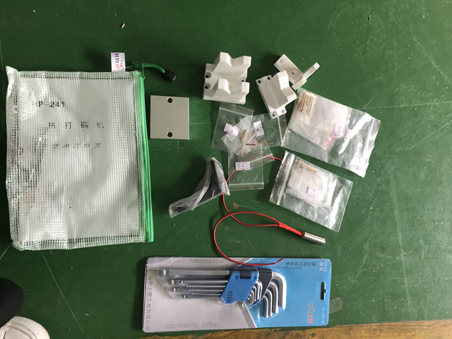 резервни делови за етикетирање на дното на кармин.jpg