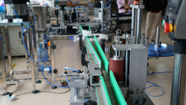 пополнување капа етикетирање.jpg