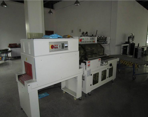 L type sealing shrinkage packing machine L запечатувачка машина за завиткување со собирање.jpg