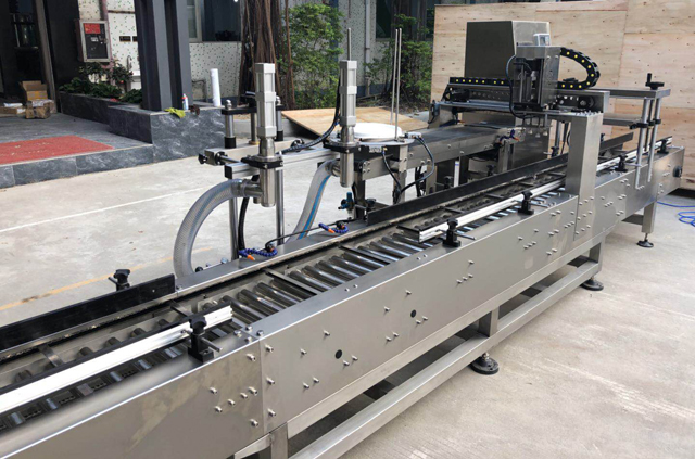 машина за покривање на корпата за полнење масло.jpg