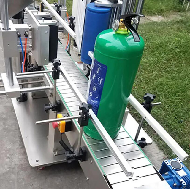 машина за етикетирање цилиндар.jpg