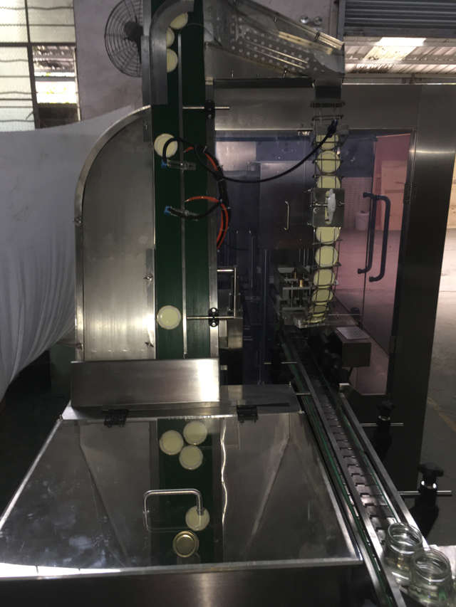 процес на затворање на вакуумско запечатување тегли.JPG