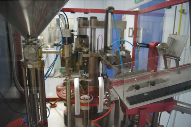 automatic tubes filling sealing machine for toothpaste резервоар за складирање.jpg