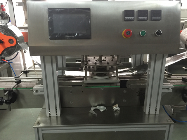 машина за запечатување тегли.jpg