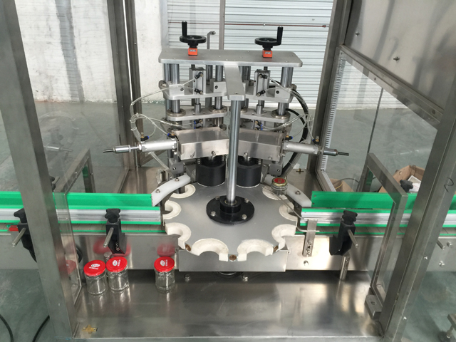 капачиња вакуумско покривање со автоматски систем.jpg