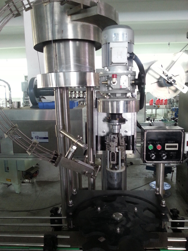 капачка машина за шишиња.jpg