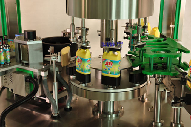 топло топено етикетирање.jpg