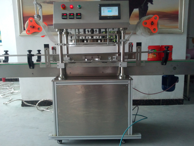 automatic three heads jars sealing equipment машина за запечатување тегли.jpg