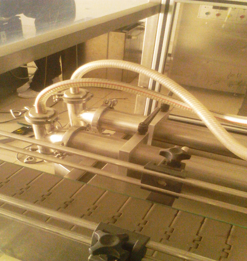 машина за полнење двојни глави опремени со автоматско.jpg