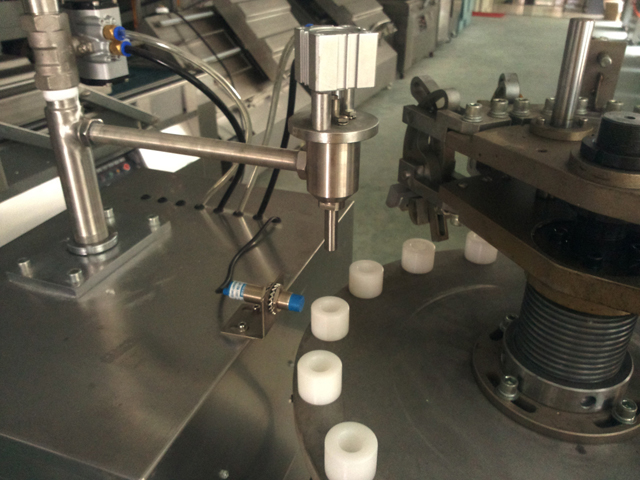 filling nozzles for aluminum tubes filling process заптивна пломба за метални цевки.jpg