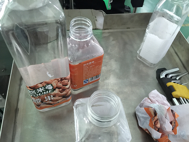 РАМНИ шишиња машина за етикетирање ролни етикети (2).jpg