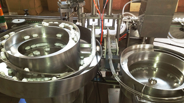 линија за полнење Е течност.jpg