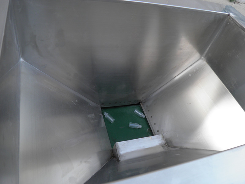 E liquid unscrambler for filling capping line unscrambler за шишиња за E liquid.jpg