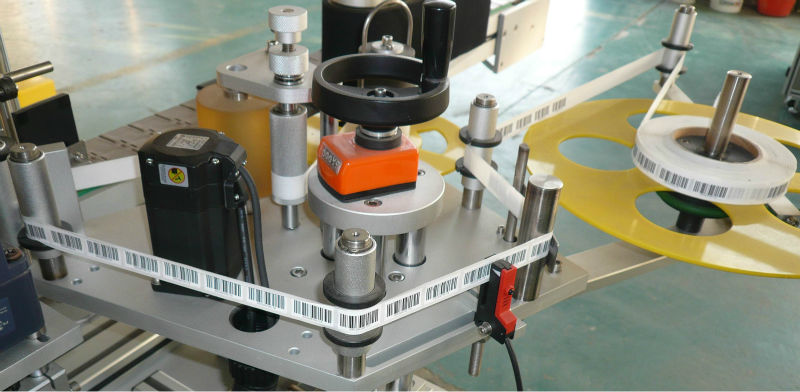 горе надолу двострана самолеплива машина за лепење на етикети