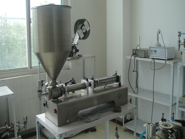 Full pneumatic liquid&paste filling machine 50-1000ML ЕДНО ГЛАВА СО МАШИНА ЗА ПОЛНЕЊЕ ХОПЕР.jpg