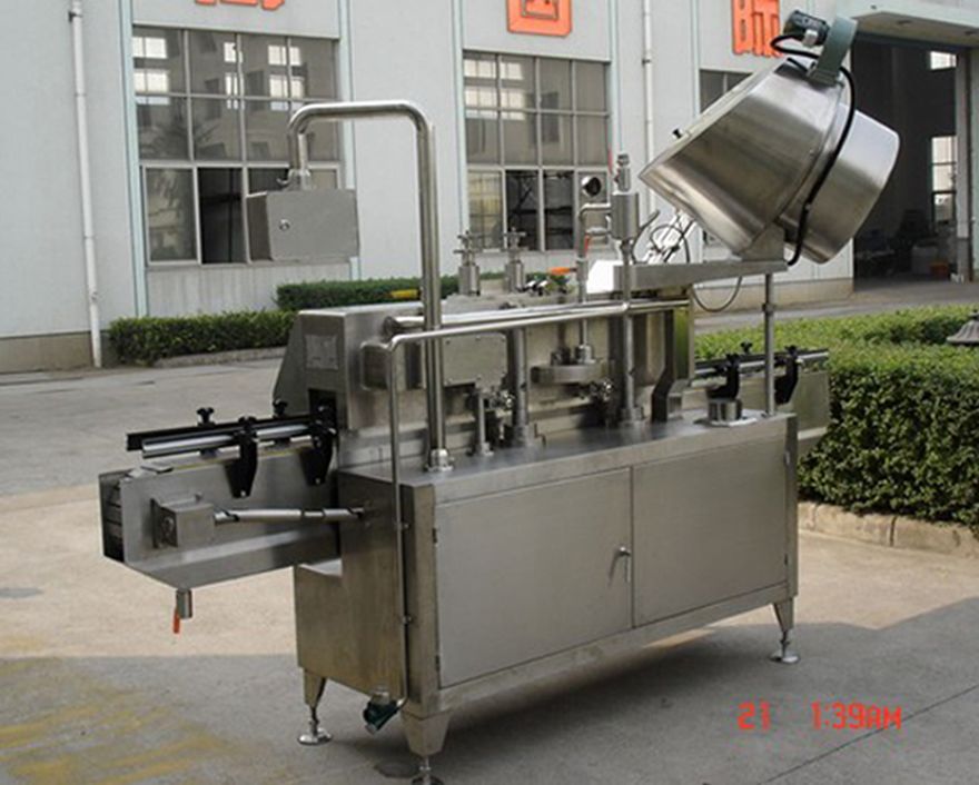 PLC-controlled system glass Jar twist off Steam Capper equipment vacuum capping machine for Glass Jars задна слика на вакуумско капаче за извртување.jpg