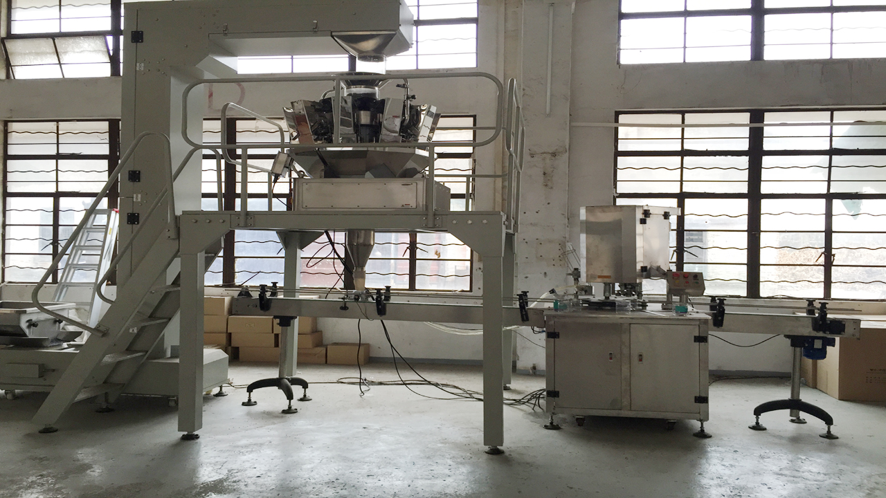 машини за заптивање за полнење конзерви.jpg