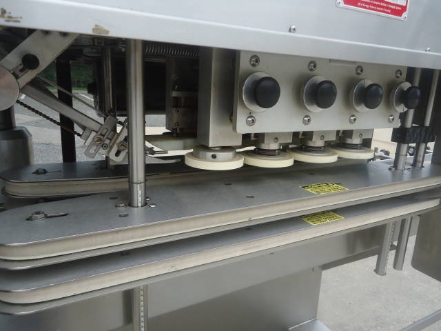 high speed linear screw capping machines завртка со голема брзина.jpg