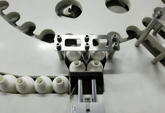 фидер за шишиња.jpg