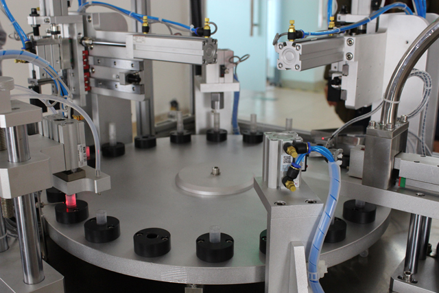 машина за преса за полнење автоматско.jpg