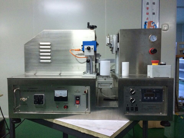 semi automatic tubes sealing machine машини за запечатување ултразвучни цевки.jpg