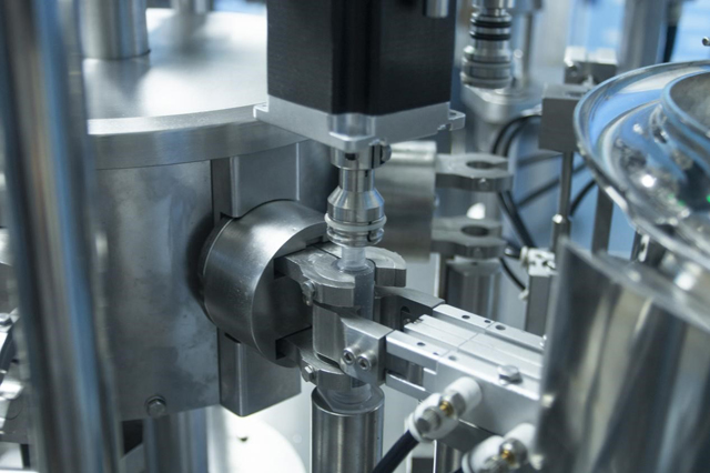 линија за полнење шприцови (6).jpg