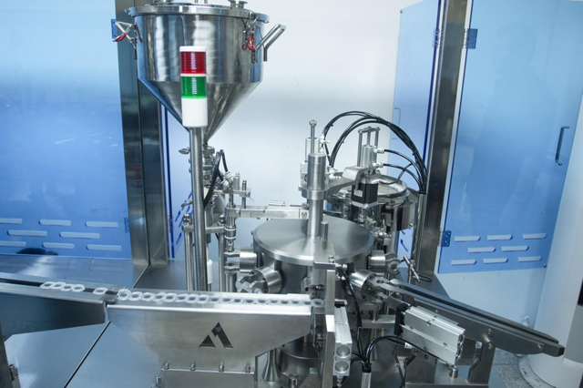 линија за полнење шприцови (2).jpg