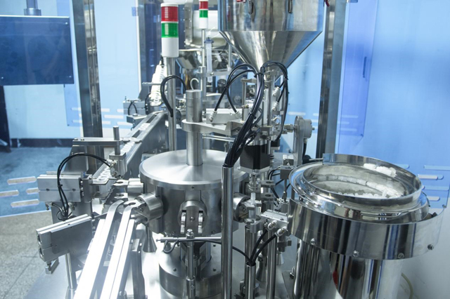 линија за полнење шприцови (3).jpg