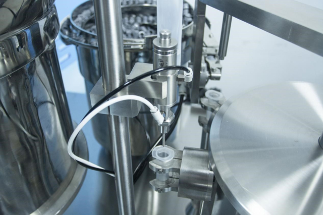 линија за полнење шприцови (4).jpg