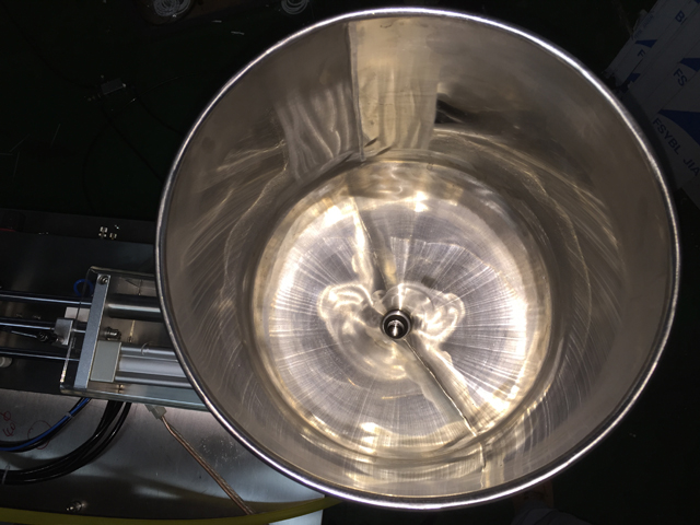 filling hopper for filling sealing бункер за полнење за полнење на ултразвучен запечатувач.jpg