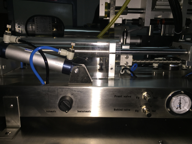 horizontal filling machine for filling process хоризонтална машина за полнење на цевки заптивка за полнење.jpg