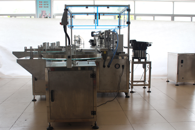 машина за етерично масло за покривање за полнење.jpg