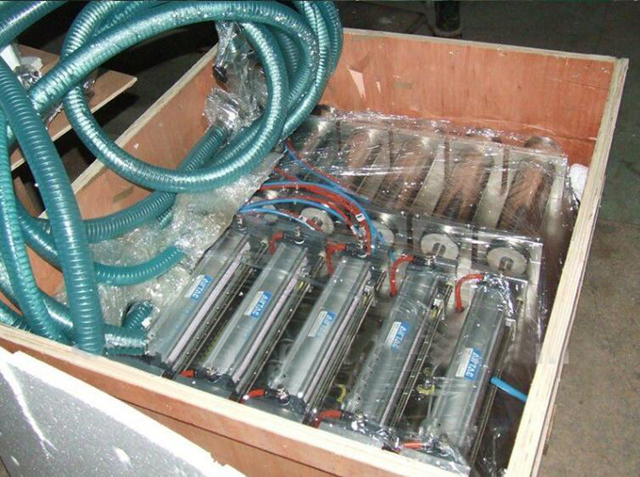 Машина за полнење 4 глави во дрвена кутија.jpg