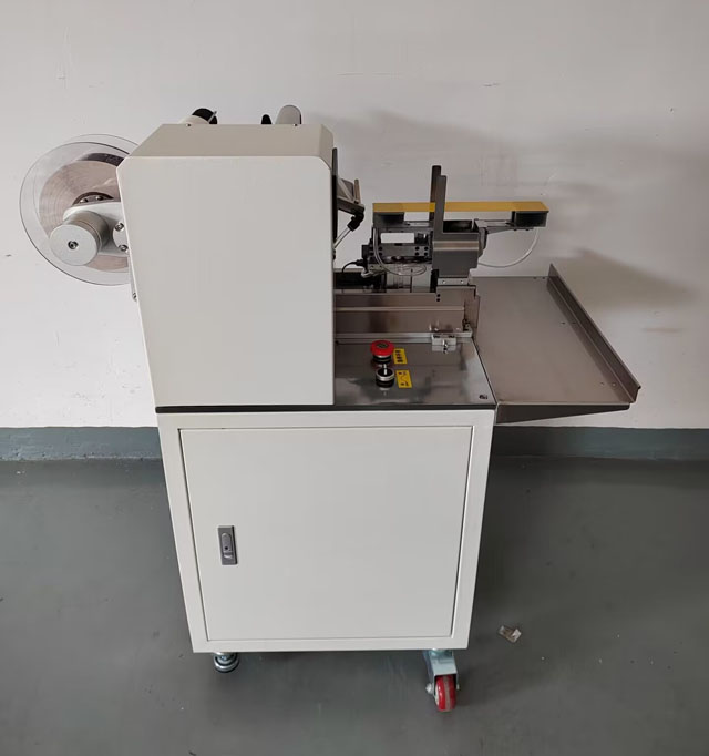 етикета за пакување храна за кучиња (5).jpg