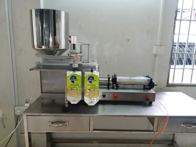 Машина за полнење вреќи со излив (4).jpg