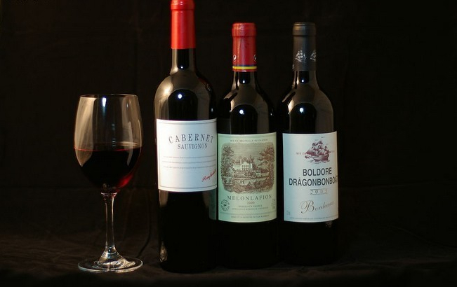 bottles glass for red wine шише стаклено вино.jpg