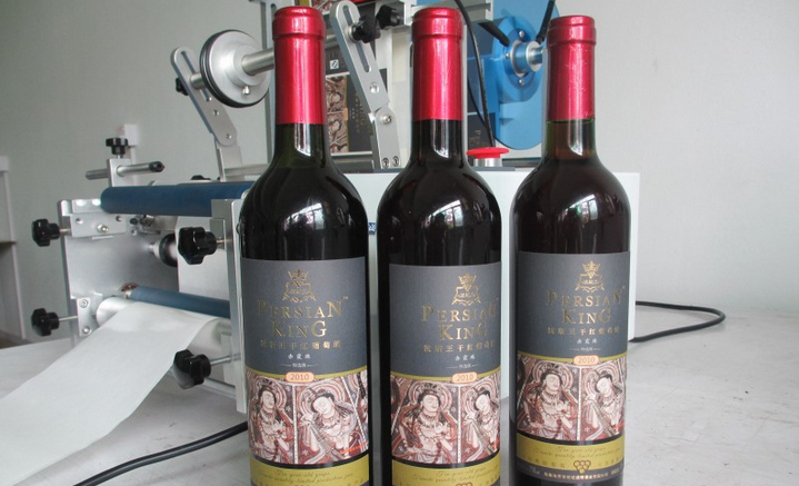 semi automatic labeling machine опрема за етикетирање.jpg