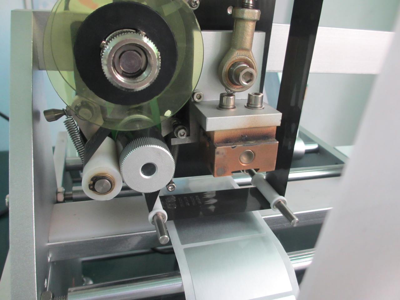 syringe labeling with printing coding function етикета на шприцот со кодер за печатење (5).JPG