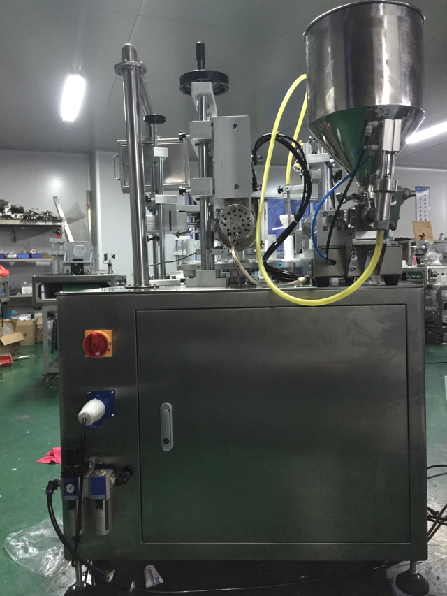 tubes filling ultrasonic sealing machine semi automatic задната страна на цевчињата за заптивање машина.jpg