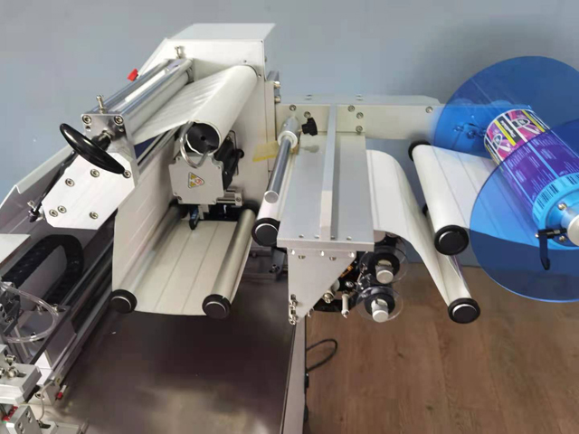 машинско етикетирање колбас (3).jpg