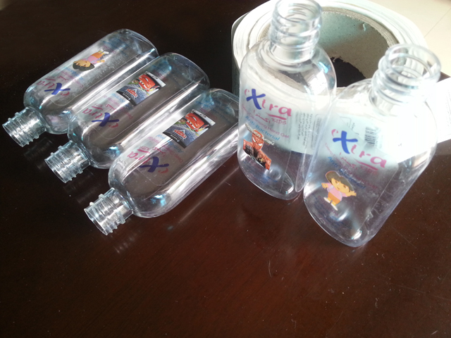 transparent labels labelled samples bottles plane surface Мрван примерок од проѕирни етикети и шишиња (3).jpg