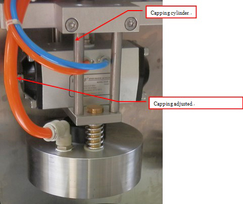 capping part from semi automatic vacuum capper капачка глава.jpg