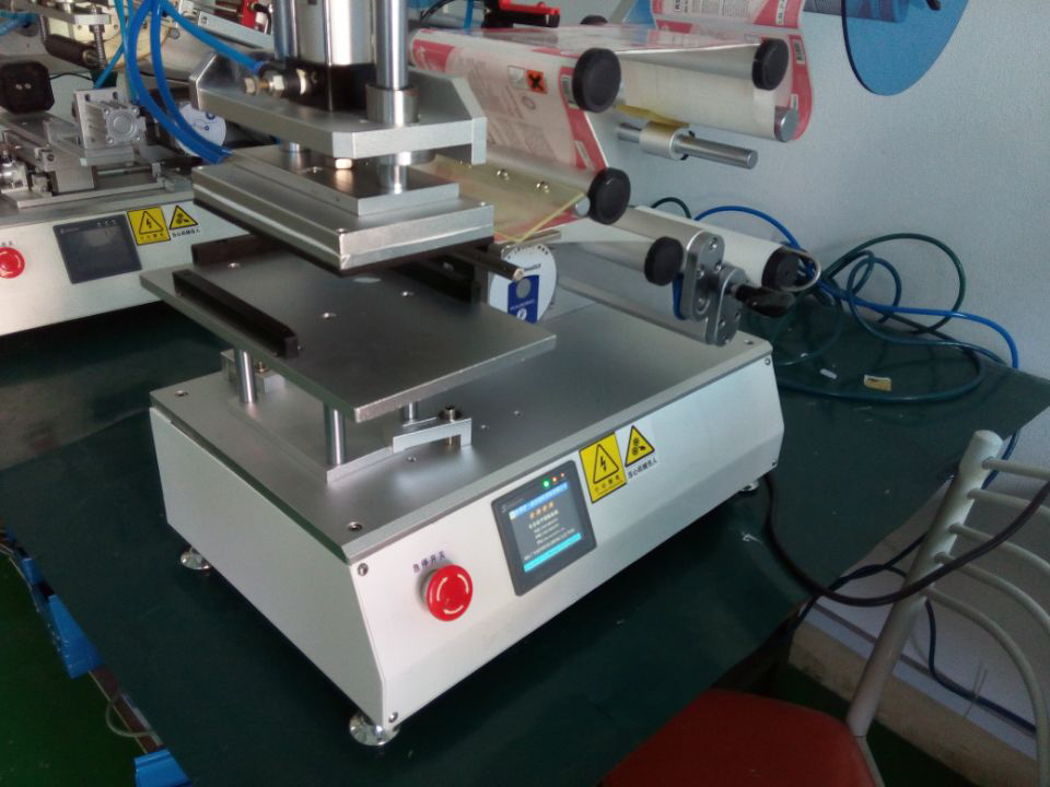 semi automatic labeling machinery Машини за етикетирање на кеси .jpg