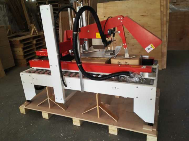 машина за запечатување картонски лепак топло топен лепак.jpg