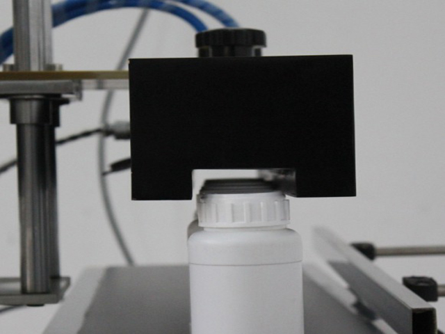 машина за индукциско заптивање од типот тунел.jpg